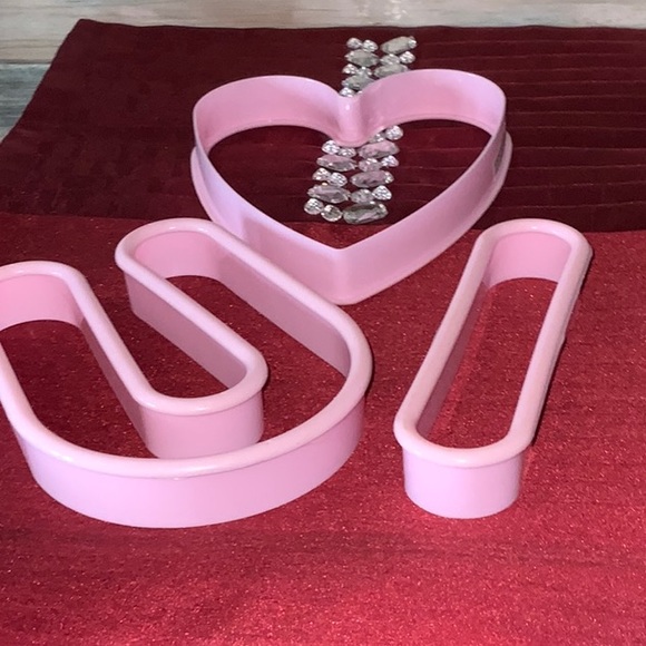 🌟Add-on item Avon I love cookie cutters - Picture 1 of 4